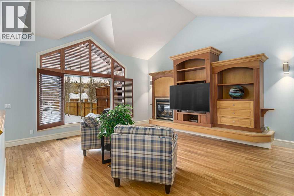 6002 Bow Crescent Nw, Calgary, Alberta  T3B 2B9 - Photo 4 - A2278987