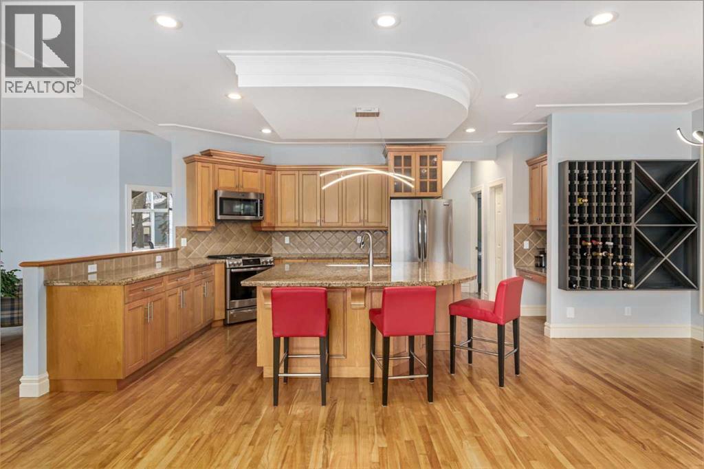 6002 Bow Crescent Nw, Calgary, Alberta  T3B 2B9 - Photo 7 - A2278987