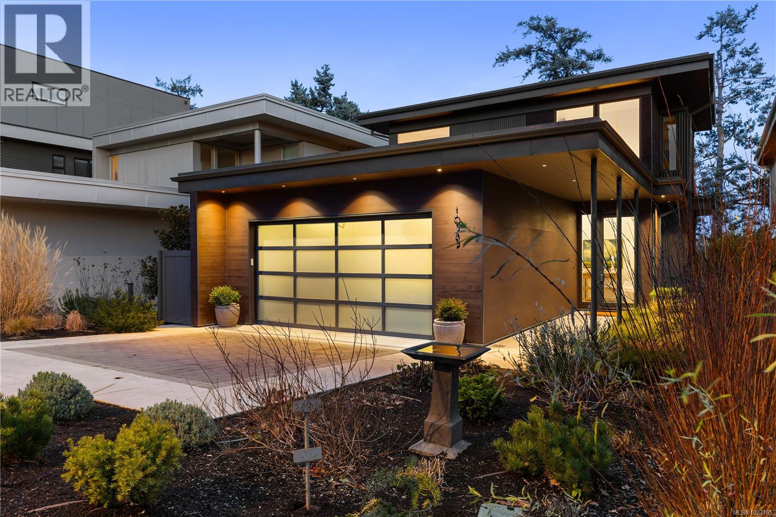 10383 Allbay Rd, Sidney, British Columbia