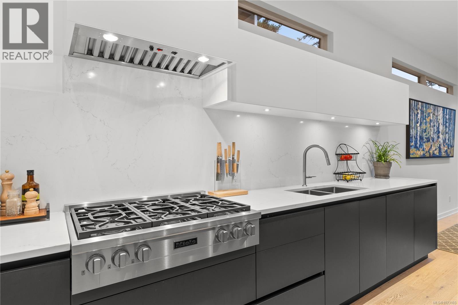 10383 Allbay Rd, Sidney, British Columbia  V8L 2N8 - Photo 7 - 1023165