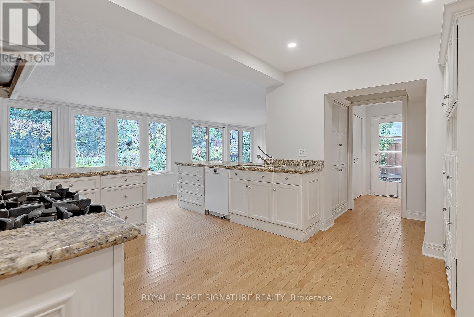 75 Lord Seaton Road, Toronto, Ontario  M2P 1K6 - Photo 13 - C12696958