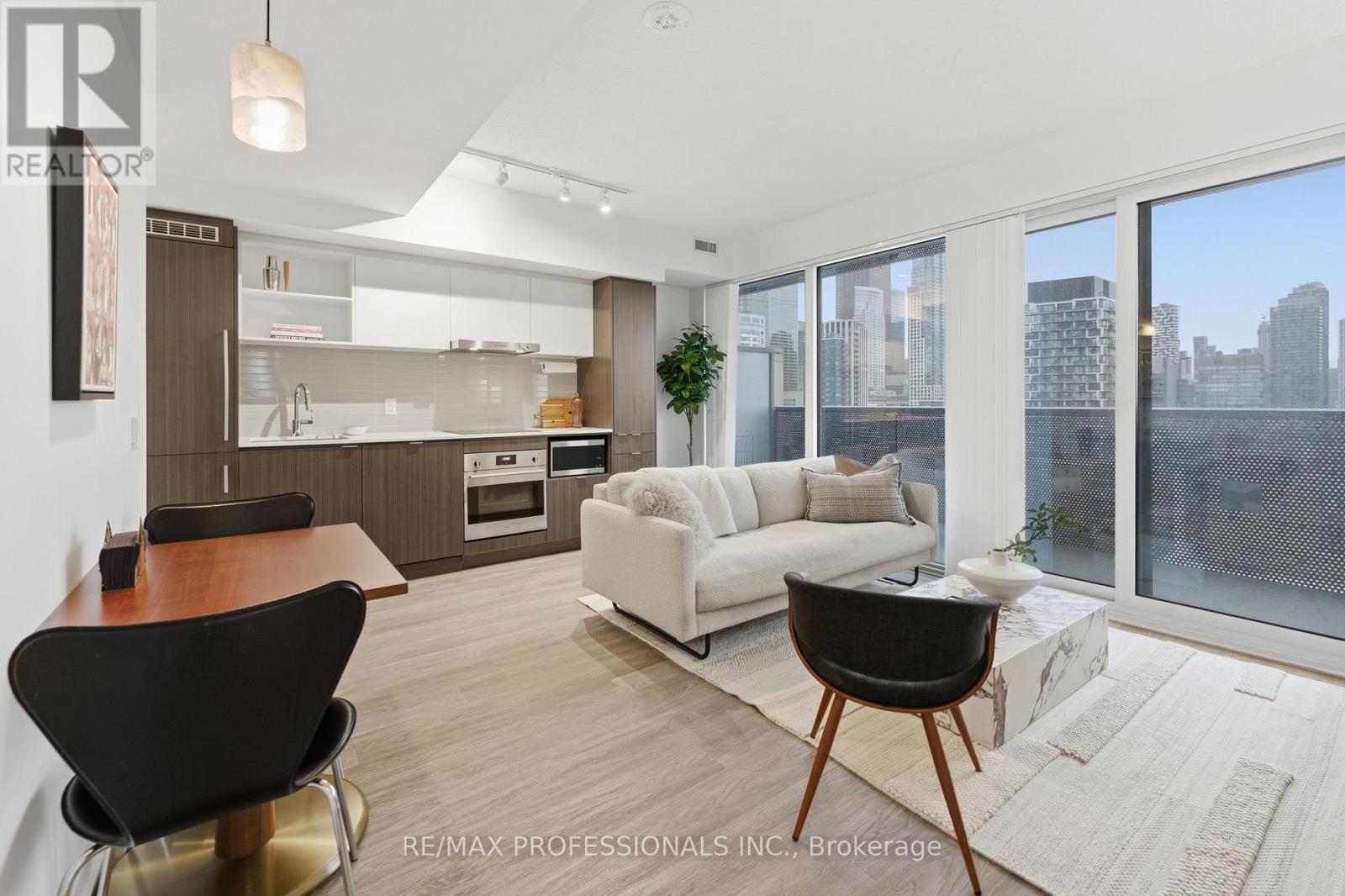 2005 - 55 COOPER STREET, Toronto, Ontario