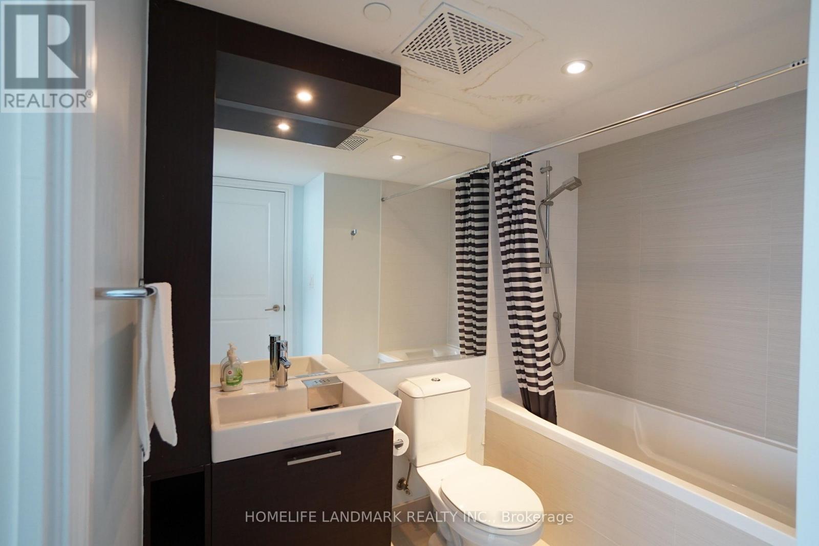 4712 - 386 Yonge Street, Toronto, Ontario  M5B 0A5 - Photo 25 - C12697012