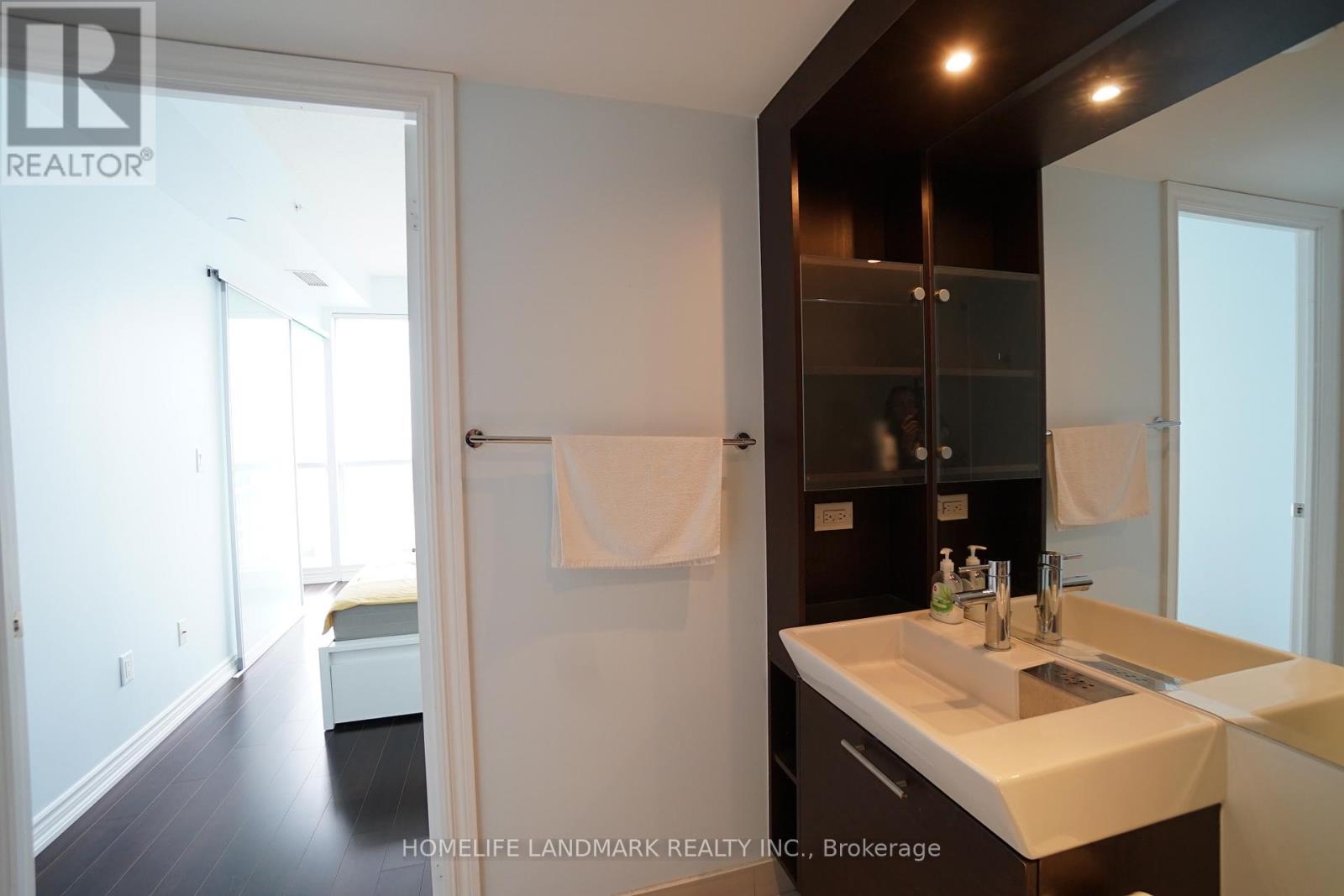 4712 - 386 Yonge Street, Toronto, Ontario  M5B 0A5 - Photo 26 - C12697012