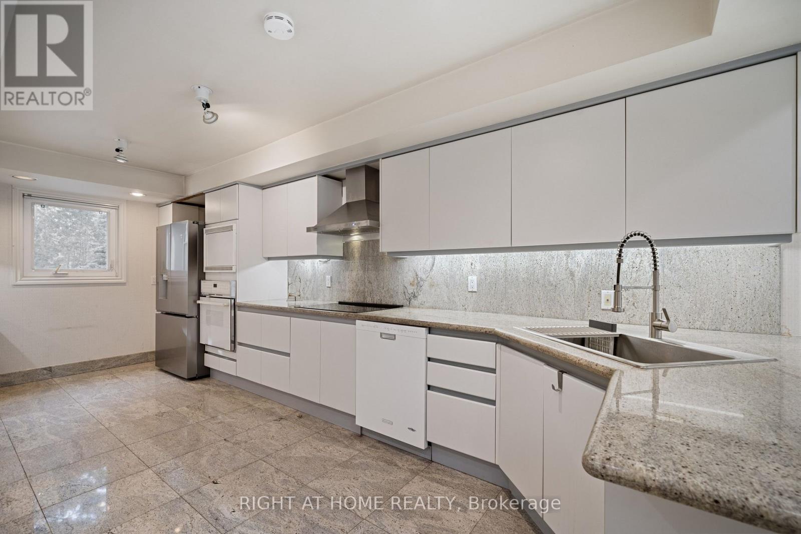 1 Chipstead Road, Toronto, Ontario  M3B 3E5 - Photo 10 - C12697120