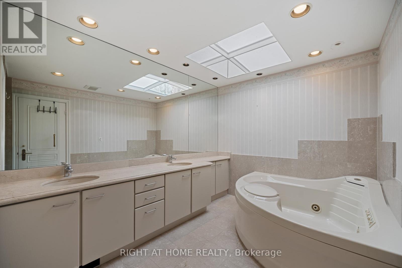 1 Chipstead Road, Toronto, Ontario  M3B 3E5 - Photo 24 - C12697120