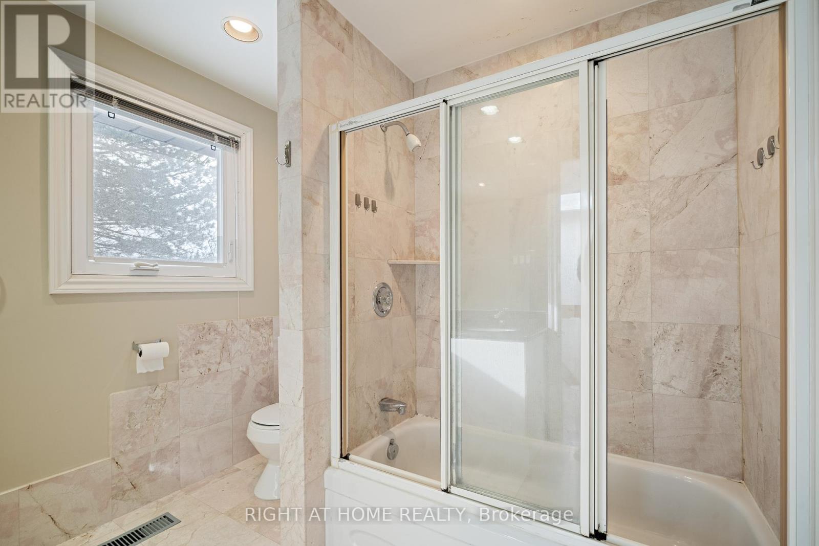 1 Chipstead Road, Toronto, Ontario  M3B 3E5 - Photo 32 - C12697120