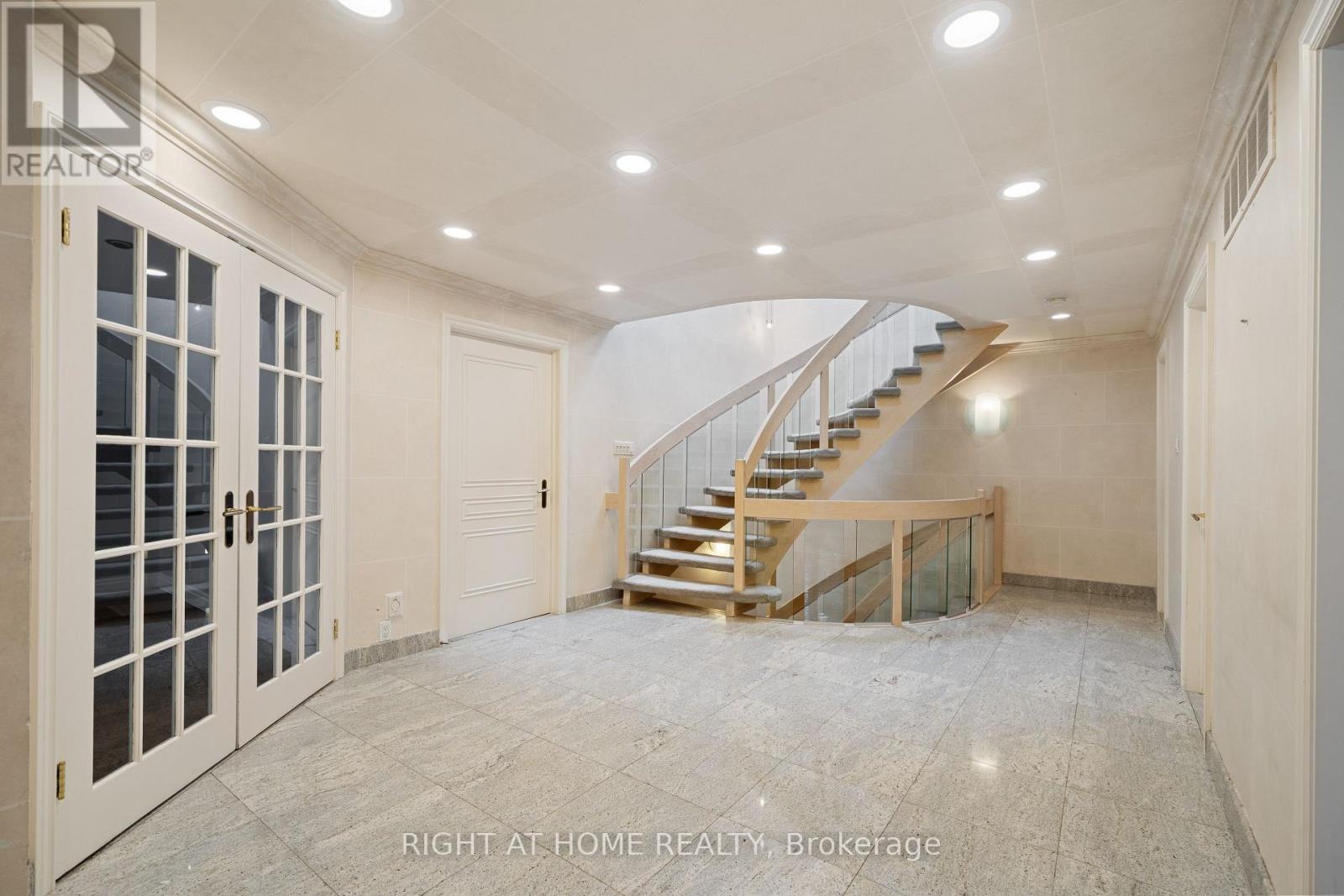 1 Chipstead Road, Toronto, Ontario  M3B 3E5 - Photo 4 - C12697120