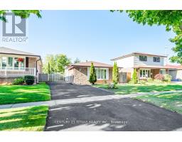 156 MADAWASKA AVENUE, Oshawa, Ontario