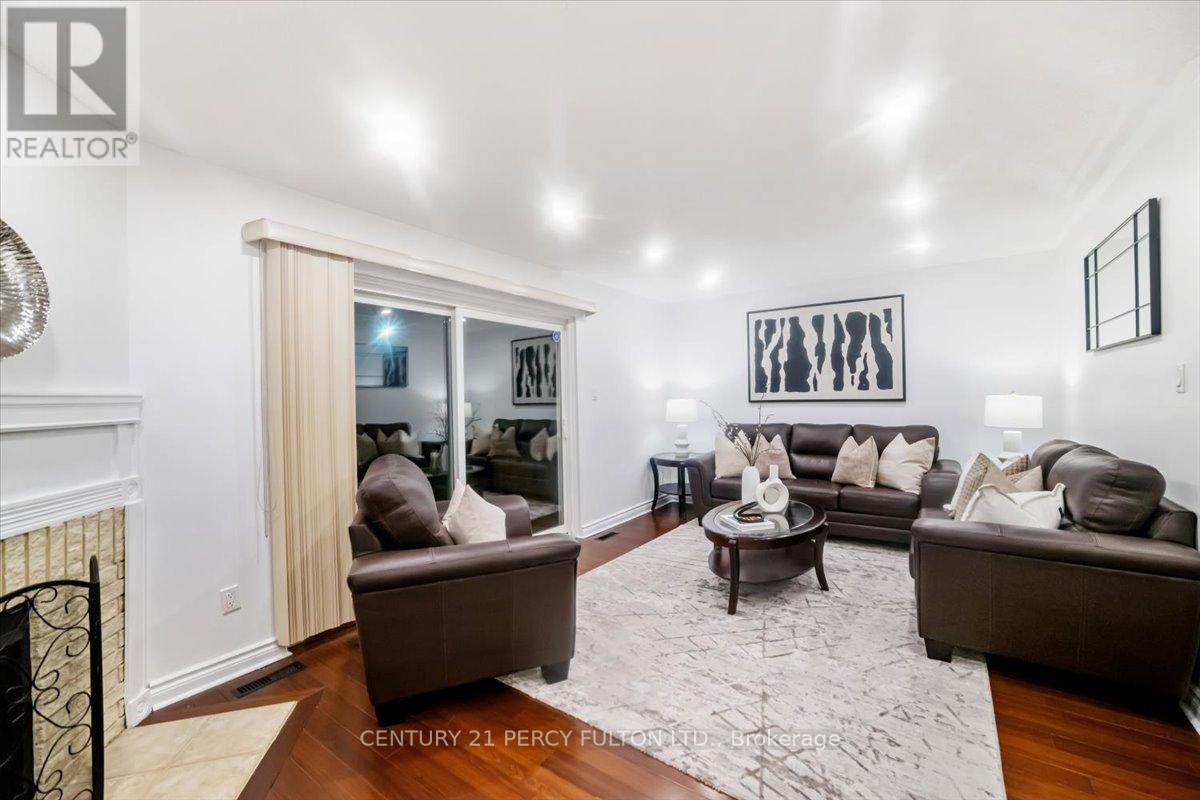 99 Palmdale Drive, Toronto, Ontario  M1T 1P2 - Photo 9 - E12697006