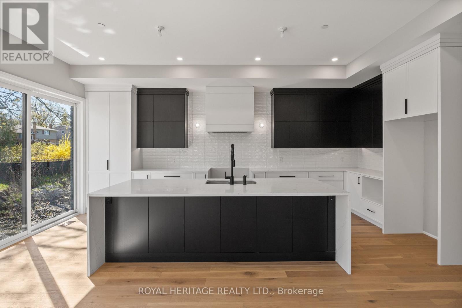 25 Inverlynn Way, Whitby, Ontario  L1N 2S6 - Photo 3 - E12697018