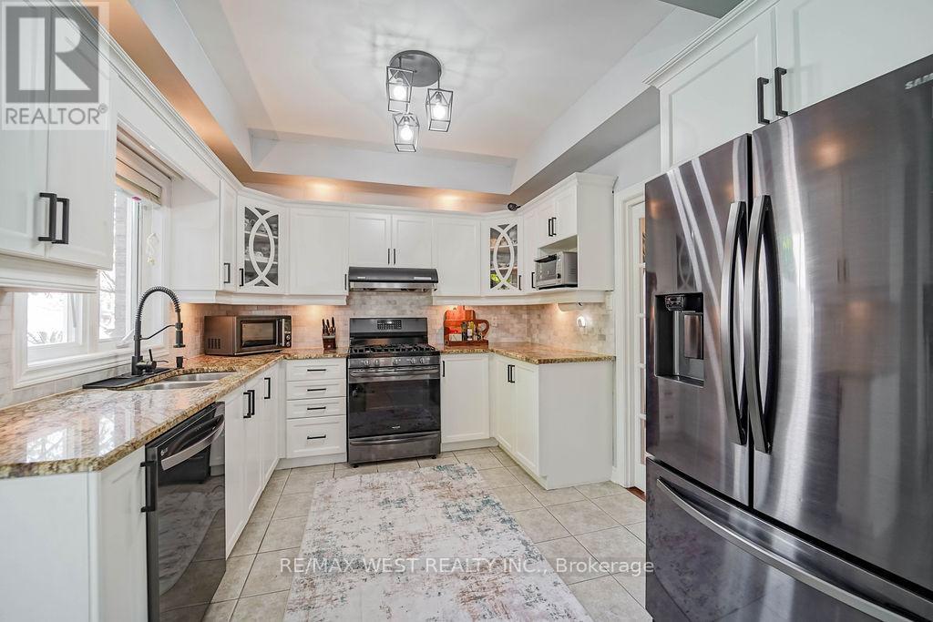 16 Tarsus Crescent, Toronto, Ontario  M1C 2W7 - Photo 3 - E12697054