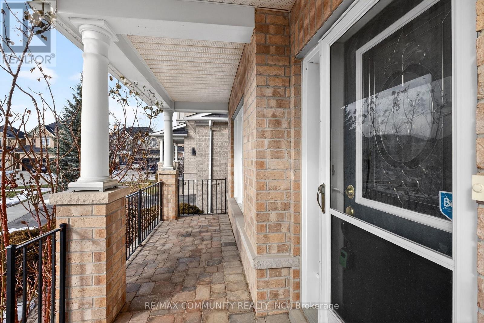 19 Abraham Court, Ajax, Ontario  L1Z 0A9 - Photo 4 - E12697138