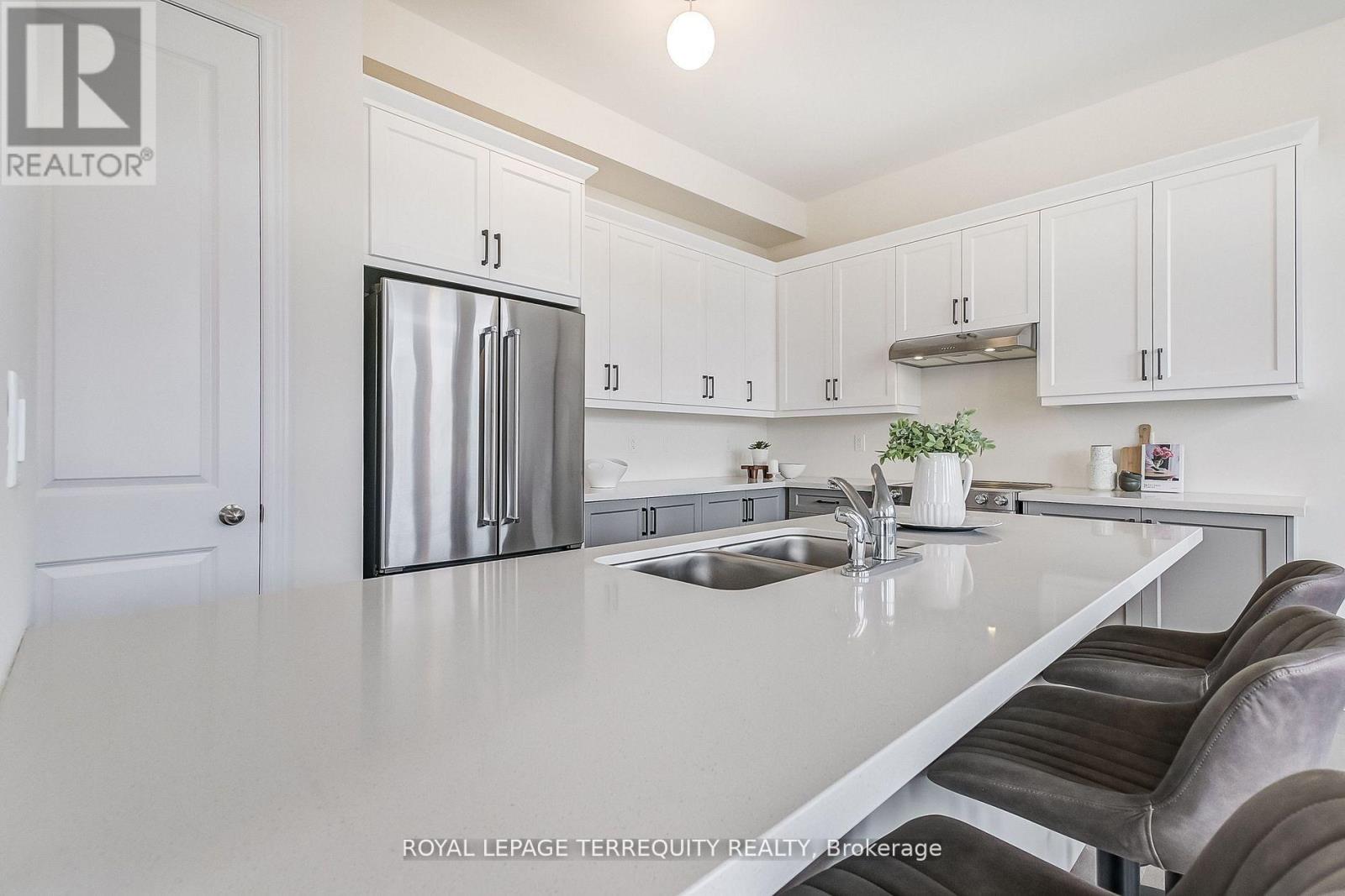 244 Mckean Drive, Whitchurch-Stouffville, Ontario  L4A 5C2 - Photo 15 - N12697026