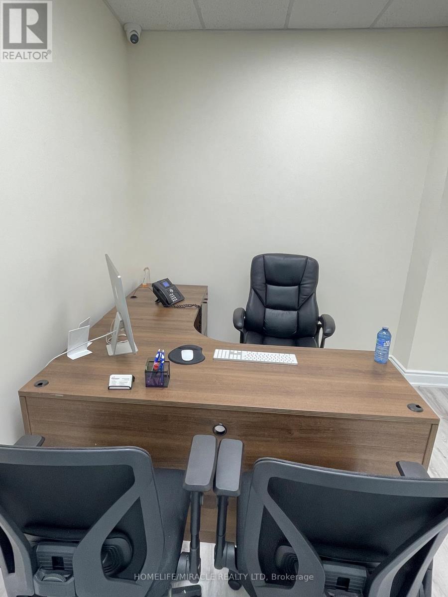 131 - 1065 Canadian Place, Mississauga, Ontario  L4W 0C2 - Photo 6 - W12410578