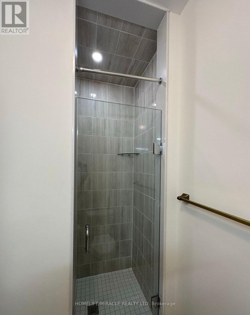 18 Arrowview Drive, Brampton, Ontario  L7A 5H7 - Photo 15 - W12682842