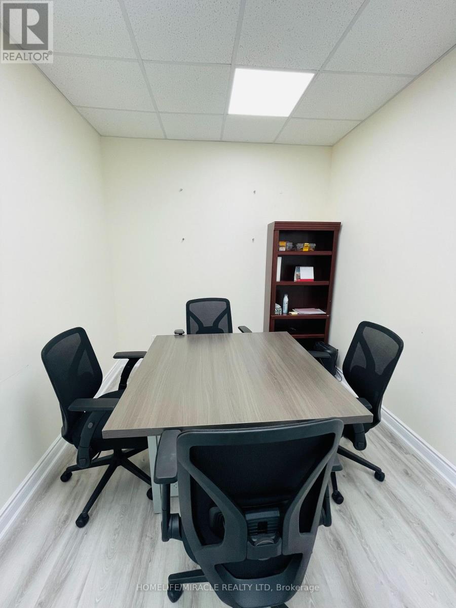 131 - 1065 Canadian Place, Mississauga, Ontario  L4W 0C2 - Photo 4 - W12410578