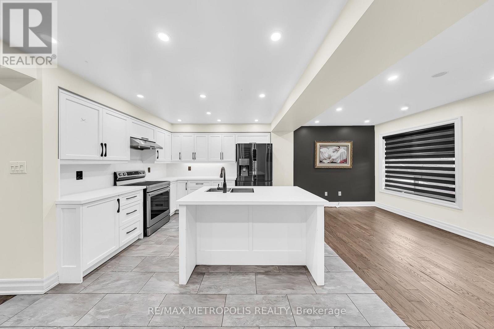 Main - 10 Applegrove Court, Brampton, Ontario  L6R 2Y8 - Photo 12 - W12697064