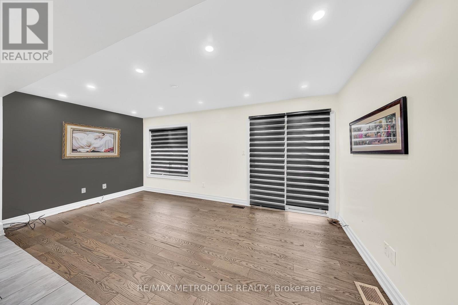 Main - 10 Applegrove Court, Brampton, Ontario  L6R 2Y8 - Photo 17 - W12697064