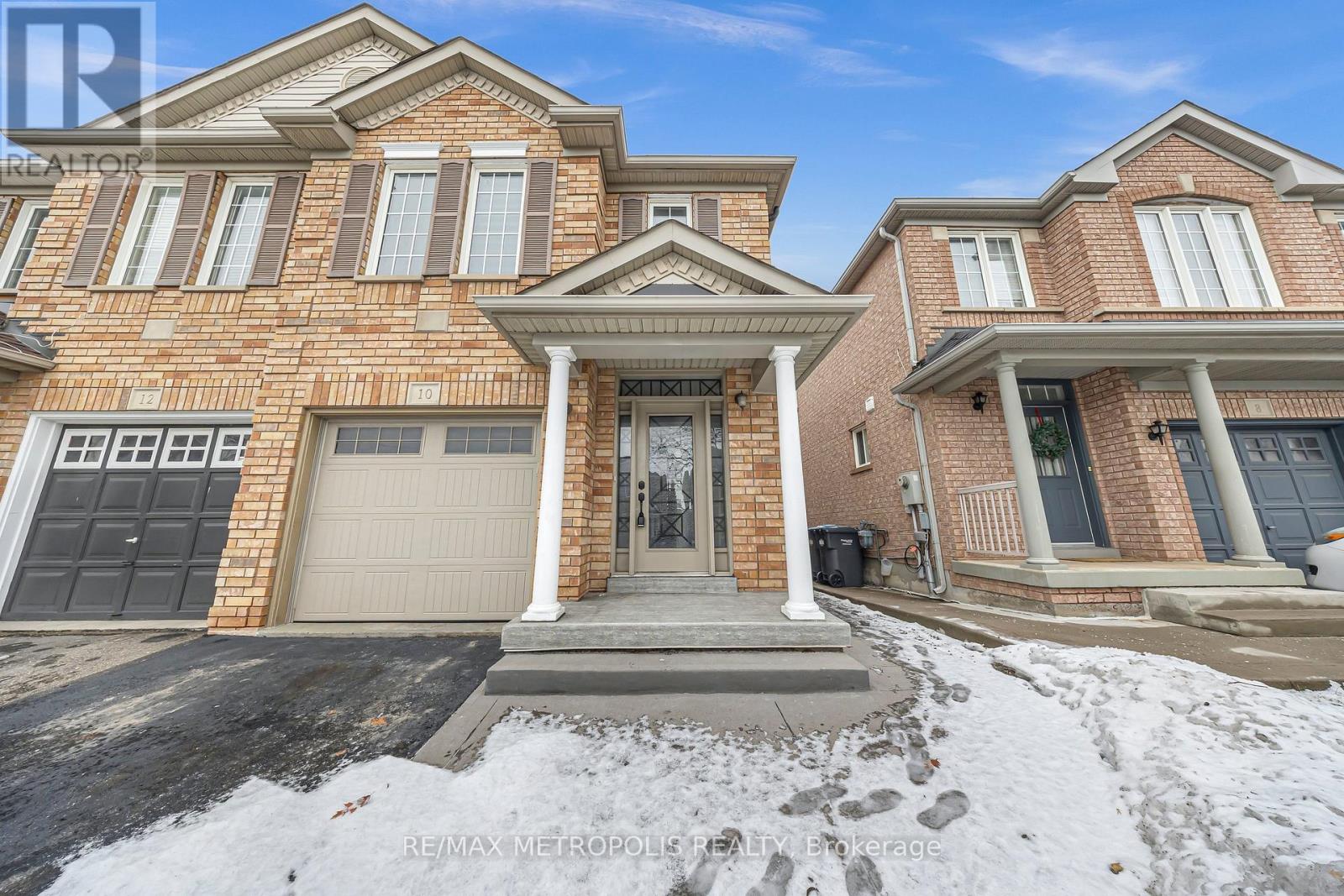 Main - 10 Applegrove Court, Brampton, Ontario  L6R 2Y8 - Photo 2 - W12697064
