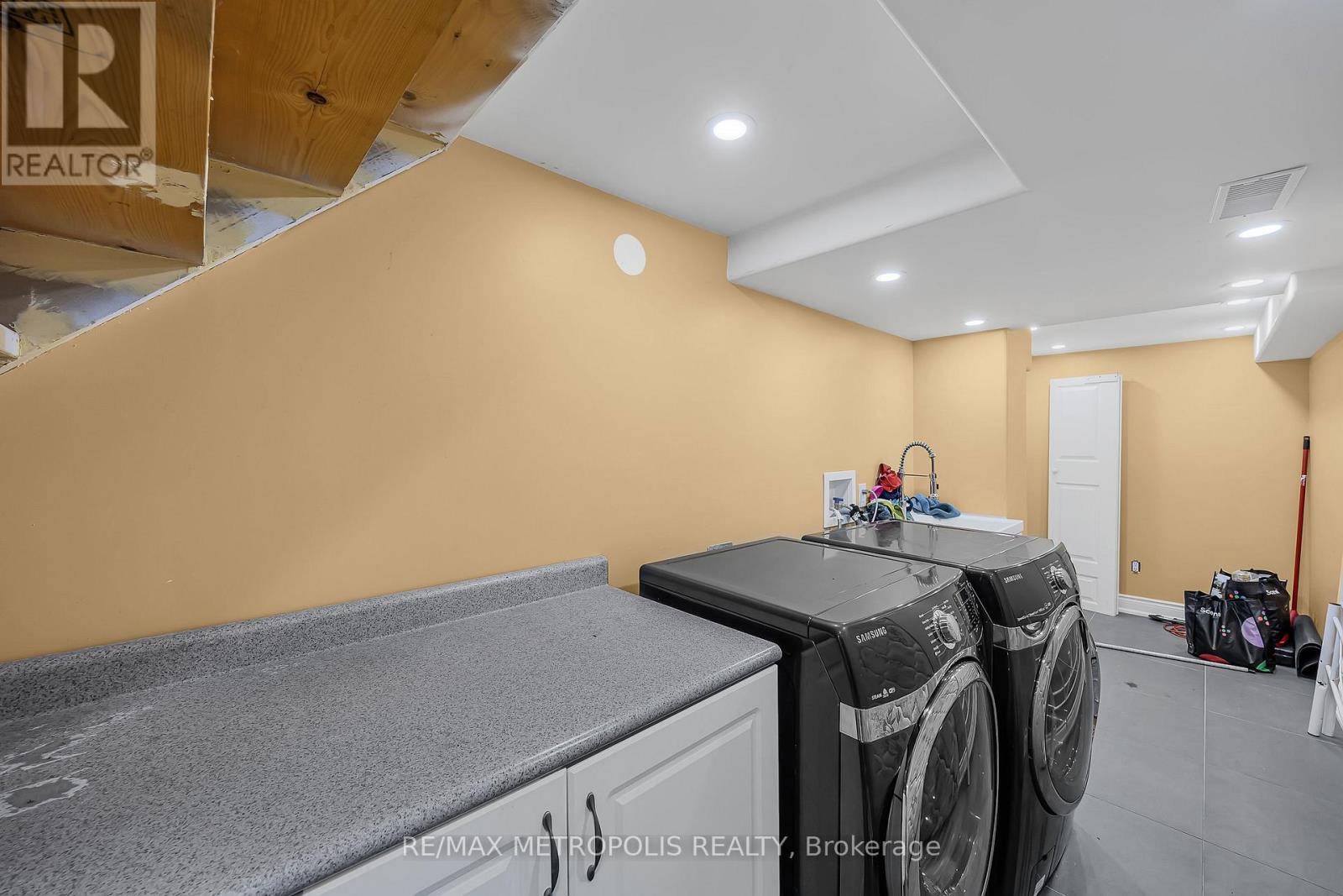 Main - 10 Applegrove Court, Brampton, Ontario  L6R 2Y8 - Photo 36 - W12697064