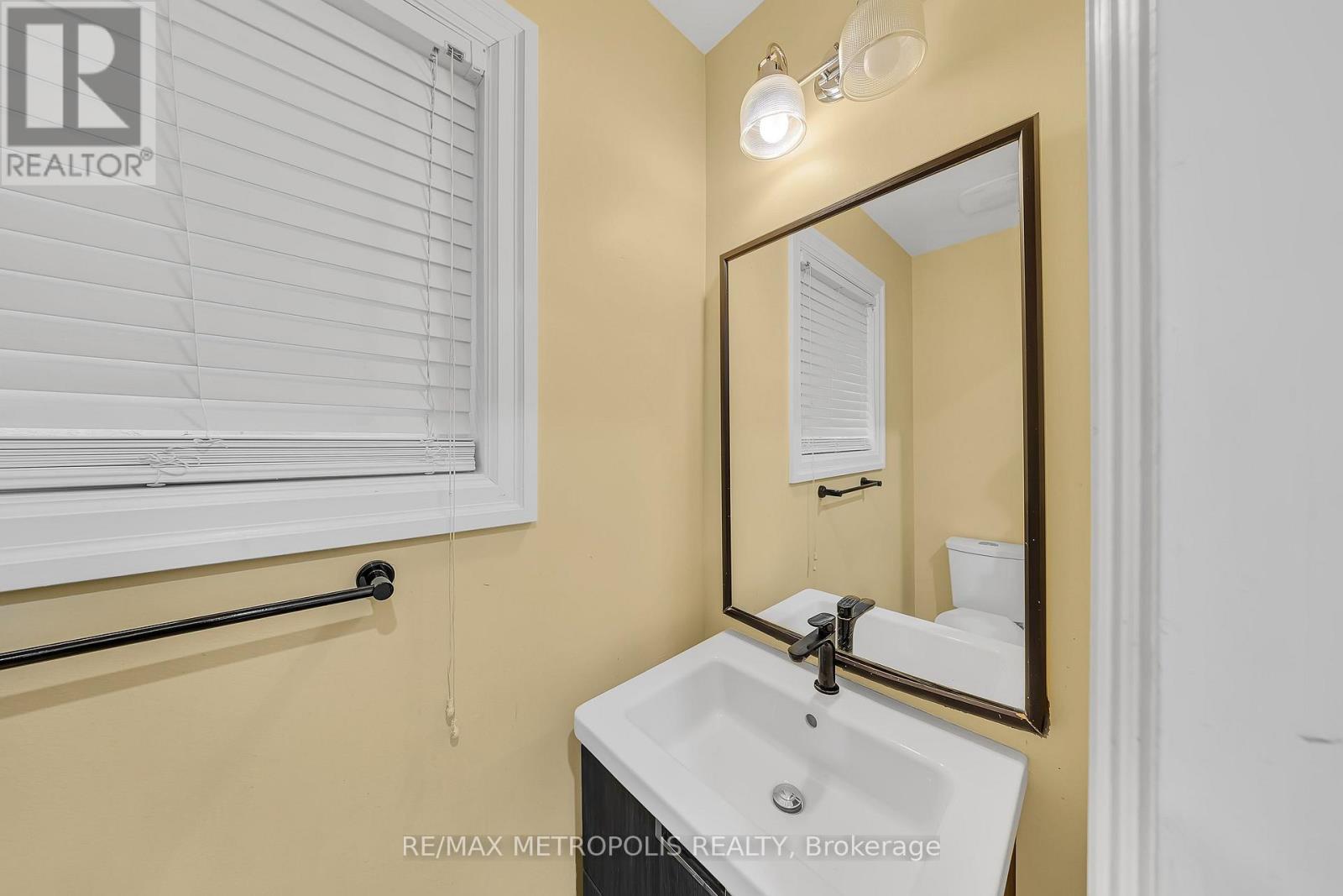 Main - 10 Applegrove Court, Brampton, Ontario  L6R 2Y8 - Photo 6 - W12697064