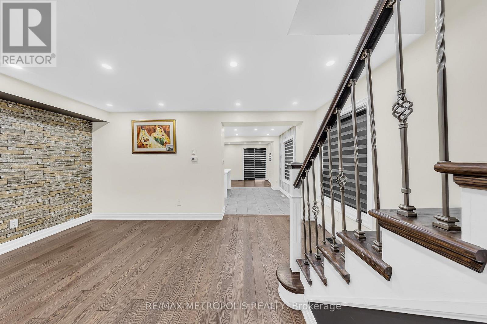 Main - 10 Applegrove Court, Brampton, Ontario  L6R 2Y8 - Photo 7 - W12697064