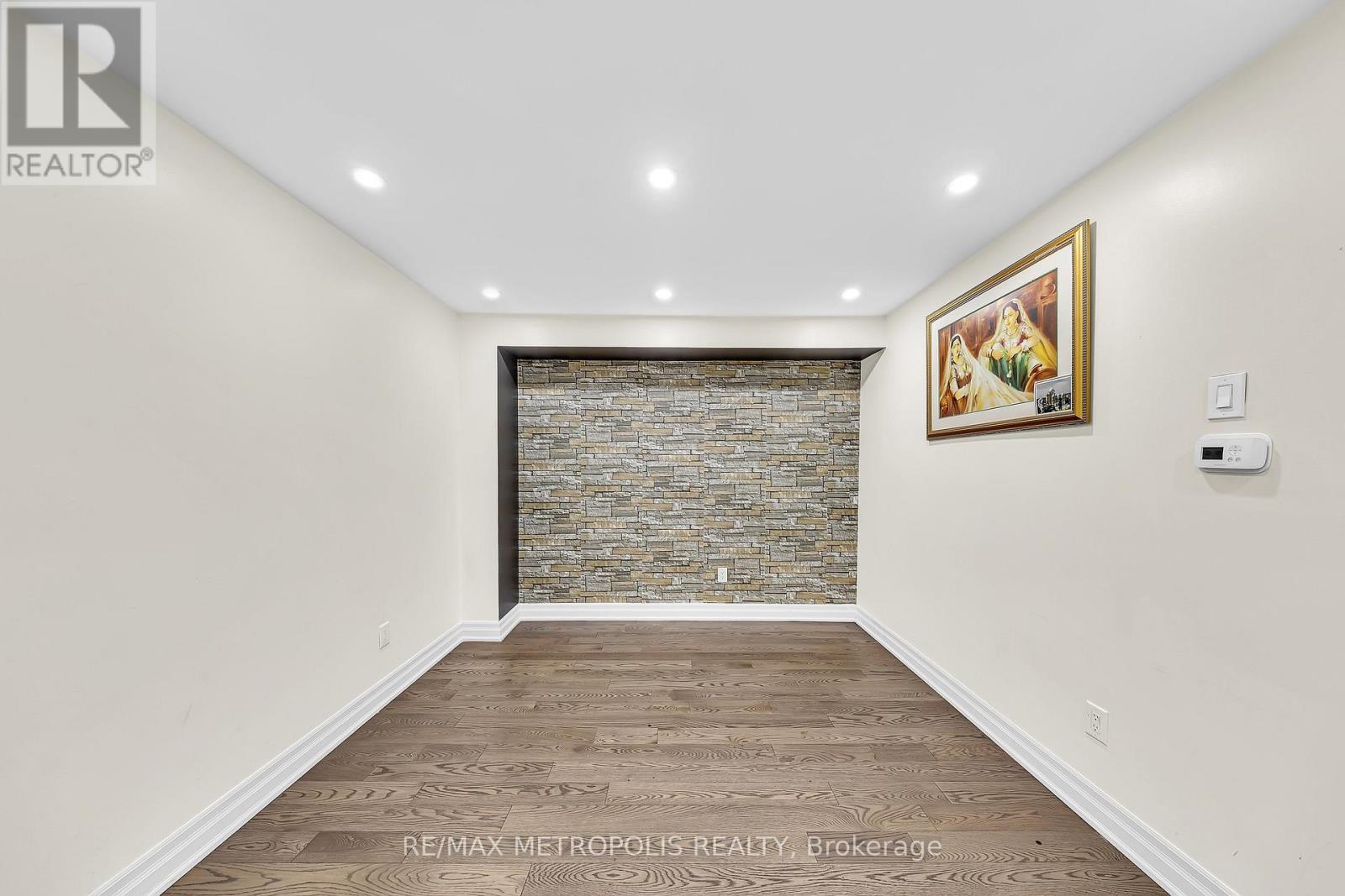 Main - 10 Applegrove Court, Brampton, Ontario  L6R 2Y8 - Photo 8 - W12697064