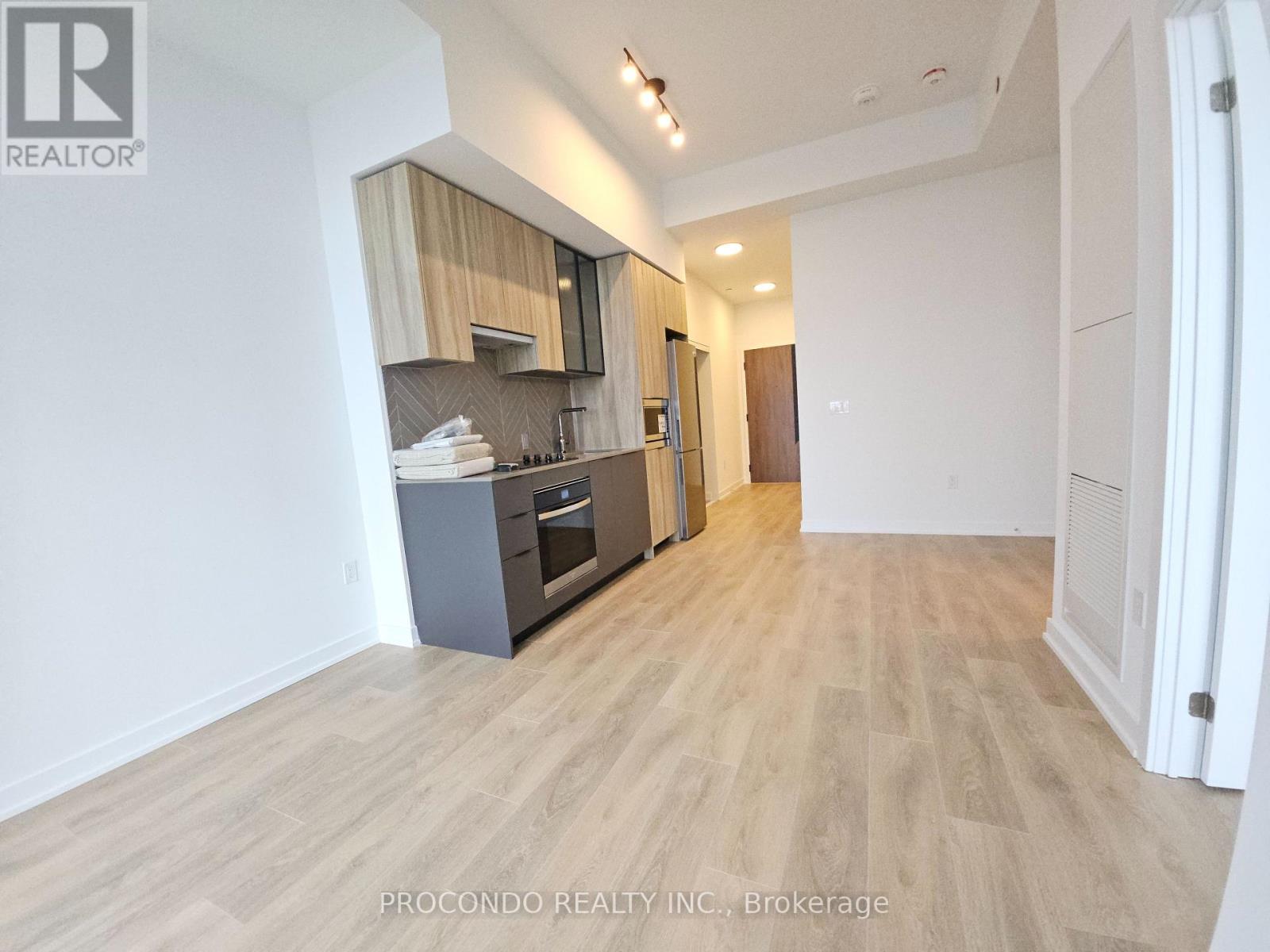 803 - 1037 The Queensway, Toronto, Ontario  M8Z 0H5 - Photo 2 - W12697074