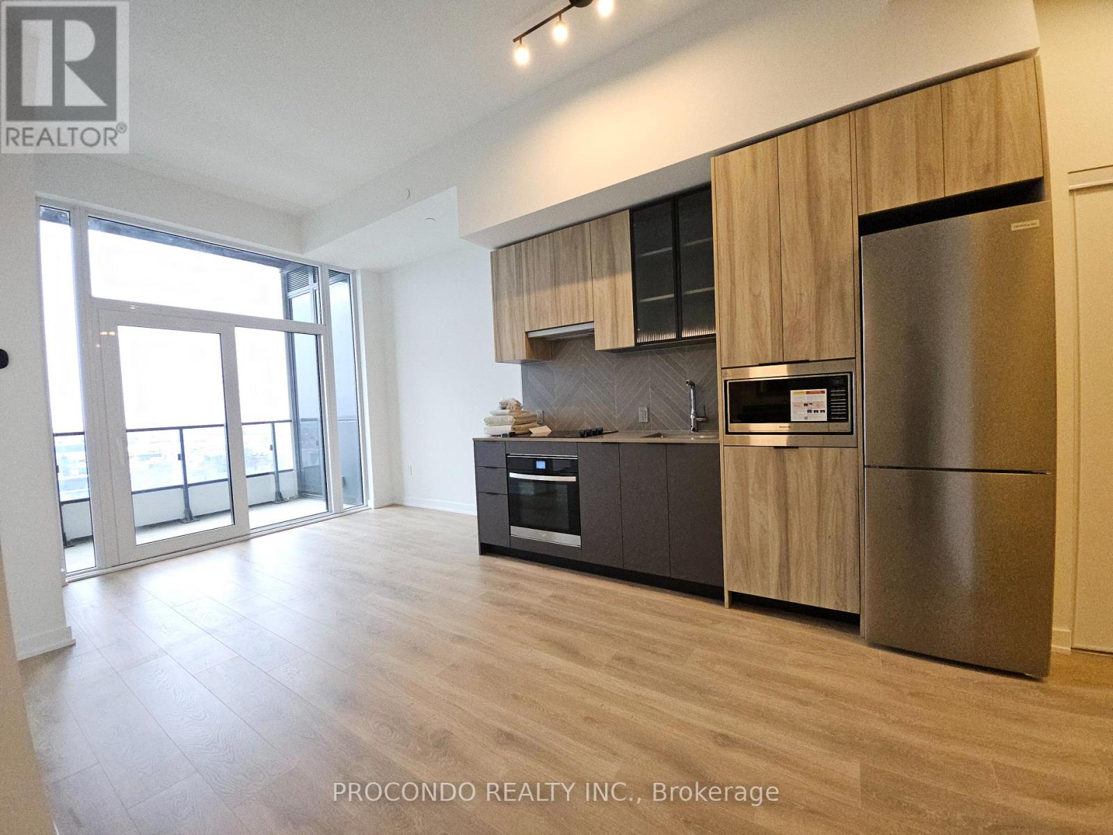 803 - 1037 The Queensway, Toronto, Ontario  M8Z 0H5 - Photo 3 - W12697074