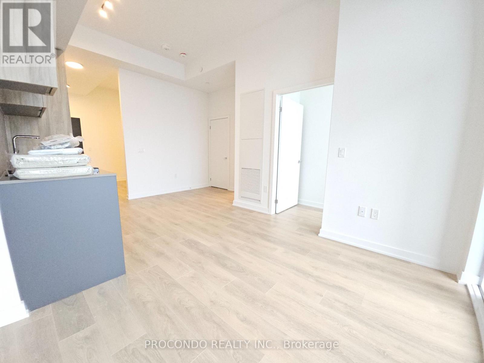 803 - 1037 The Queensway, Toronto, Ontario  M8Z 0H5 - Photo 4 - W12697074