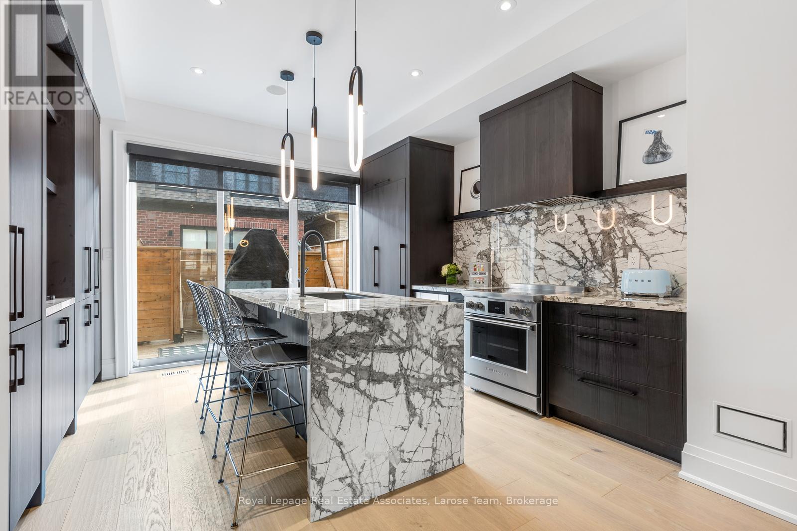 24 - 10 Lunar Crescent, Mississauga, Ontario  L5M 2P6 - Photo 2 - W12697076