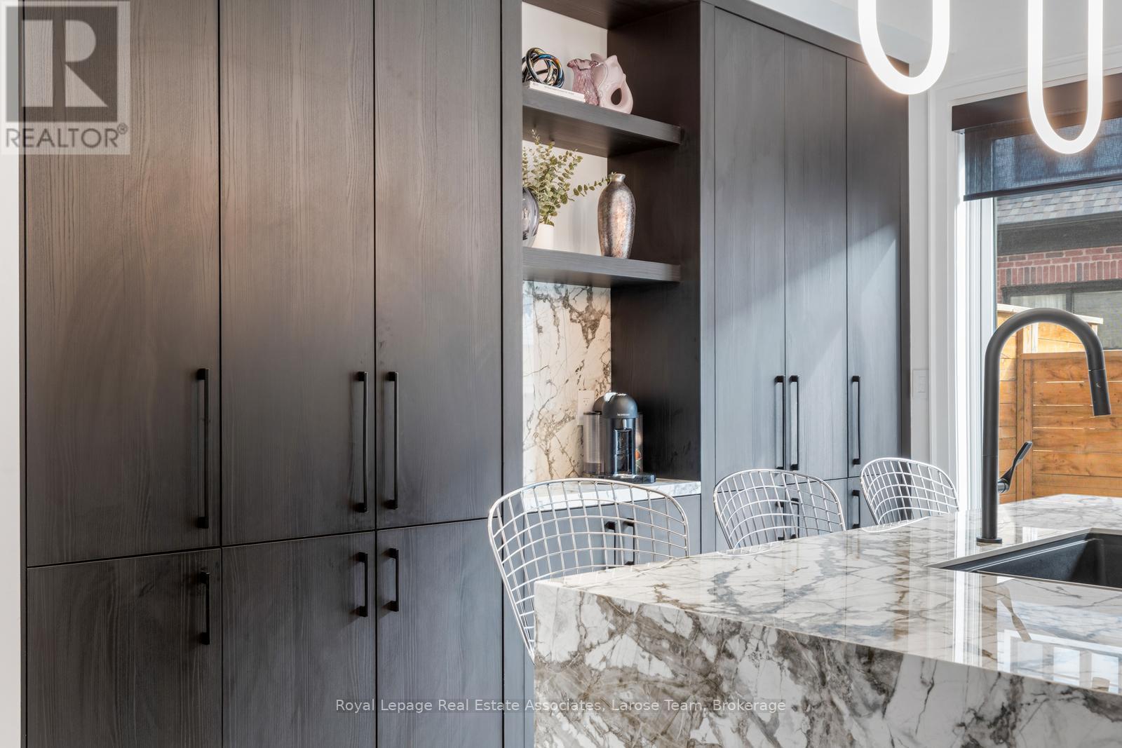 24 - 10 Lunar Crescent, Mississauga, Ontario  L5M 2P6 - Photo 4 - W12697076