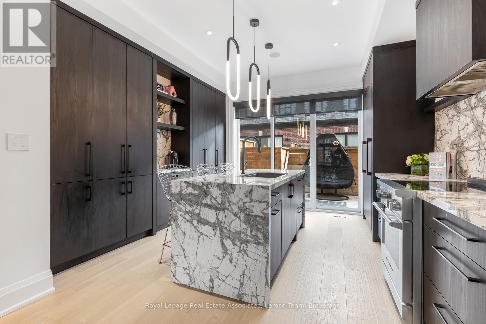 24 - 10 Lunar Crescent, Mississauga, Ontario  L5M 2P6 - Photo 5 - W12697076