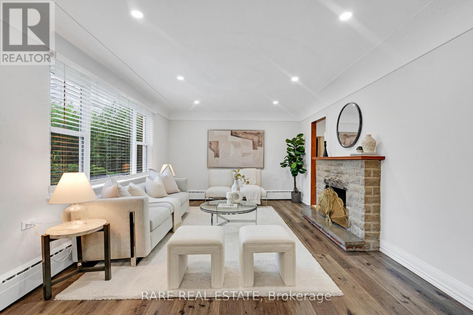 2073 Leighland Road, Burlington, Ontario  L7R 3S9 - Photo 1 - W12697110