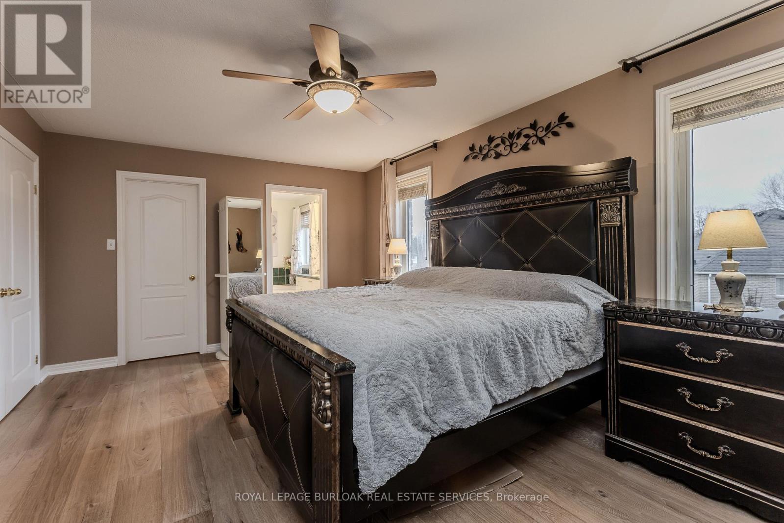 606 Williamson Court, Burlington, Ontario  L7S 2K6 - Photo 17 - W12697130