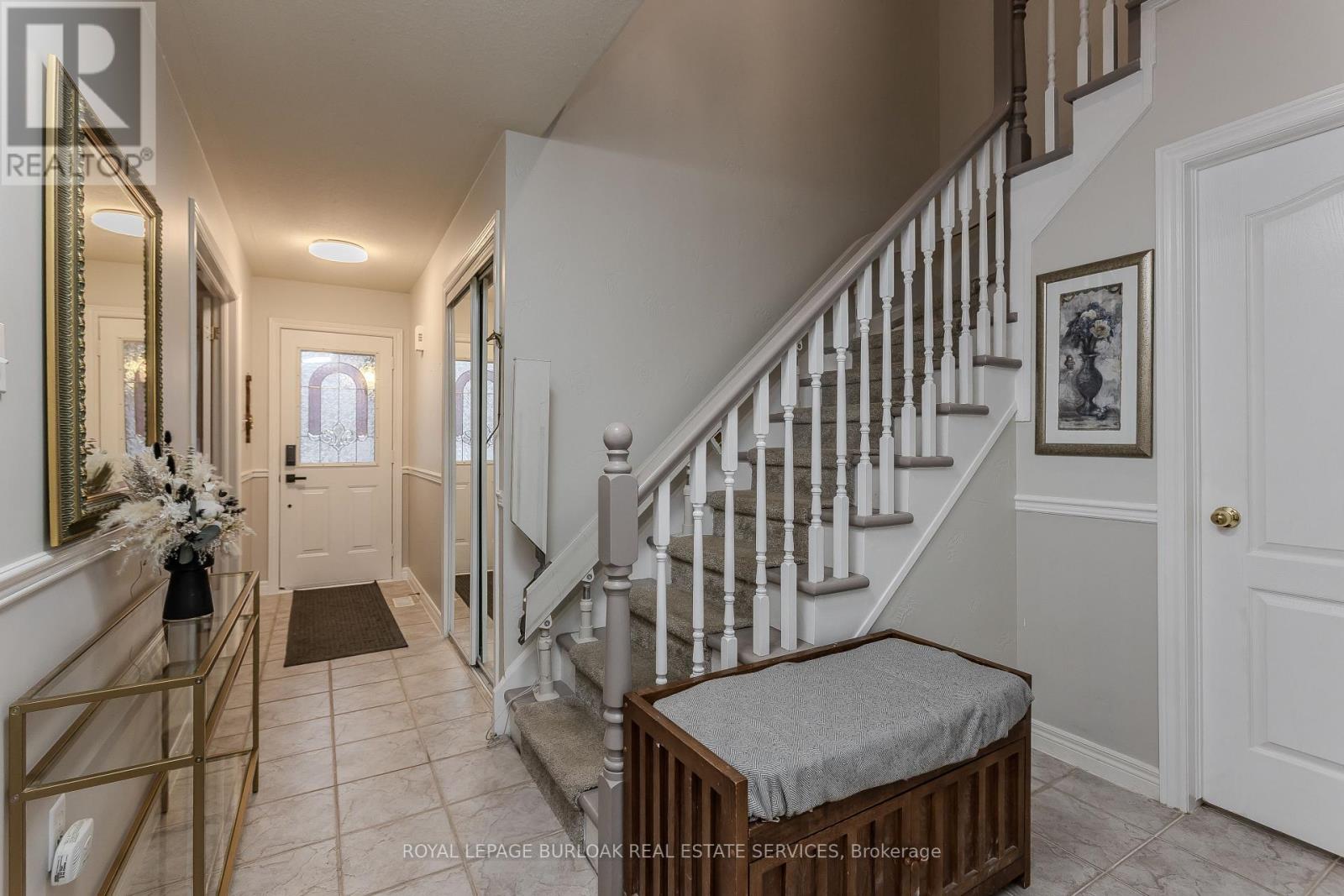 606 Williamson Court, Burlington, Ontario  L7S 2K6 - Photo 6 - W12697130