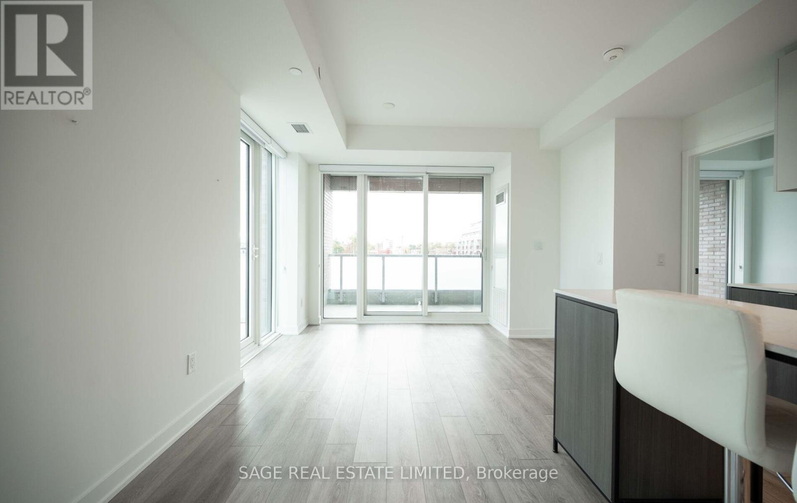 330 - 215 Lakeshore Road W, Mississauga, Ontario  L5H 0A7 - Photo 13 - W12697186