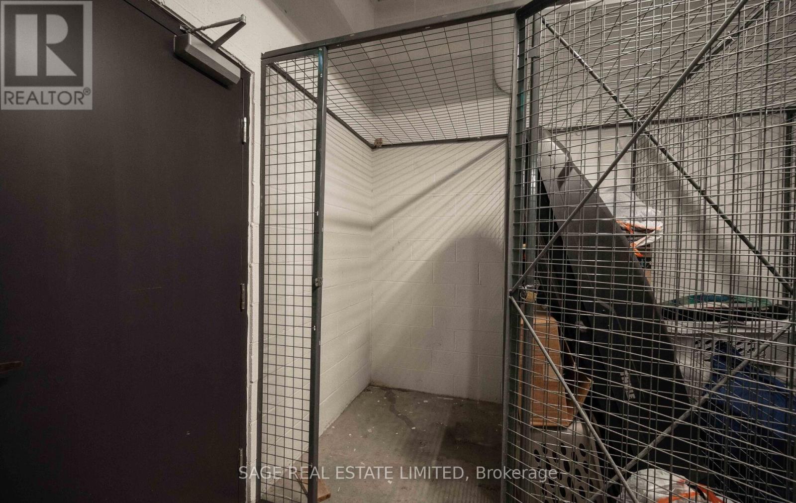 330 - 215 Lakeshore Road W, Mississauga, Ontario  L5H 0A7 - Photo 26 - W12697186