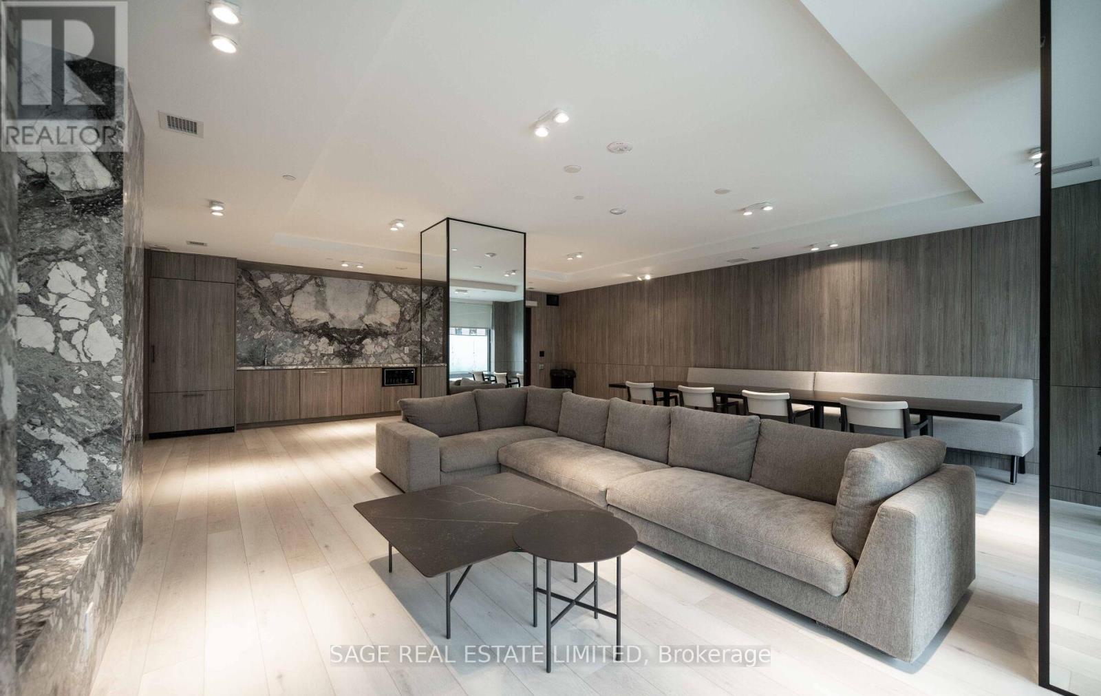 330 - 215 Lakeshore Road W, Mississauga, Ontario  L5H 0A7 - Photo 30 - W12697186