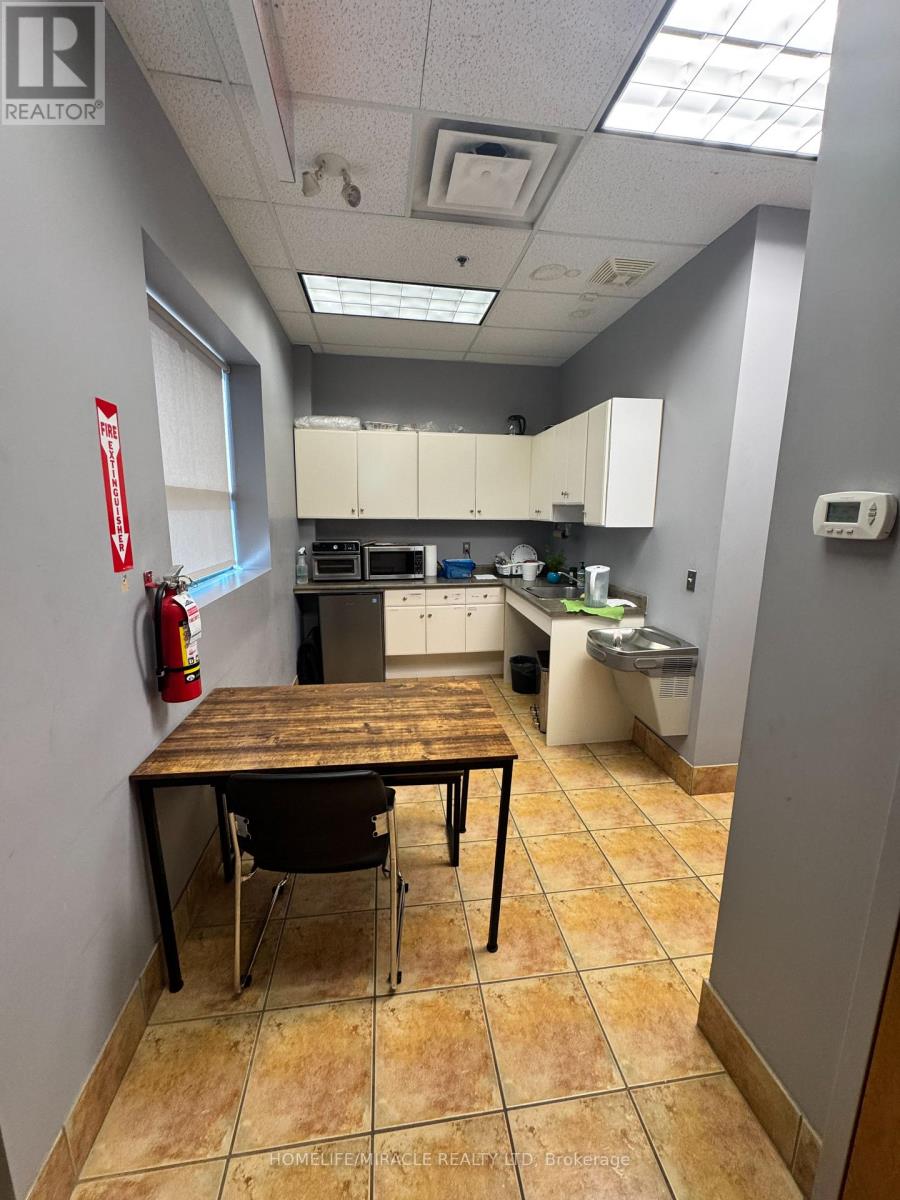 109 - 255 Woodlawn Road W, Guelph, Ontario  N1H 8J1 - Photo 6 - X12411626