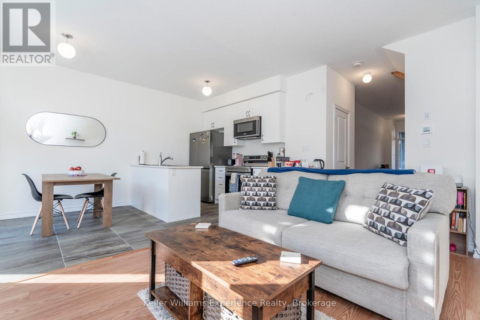 12 Durham Avenue, Barrie, Ontario  L9J 0W7 - Photo 8 - S12446538