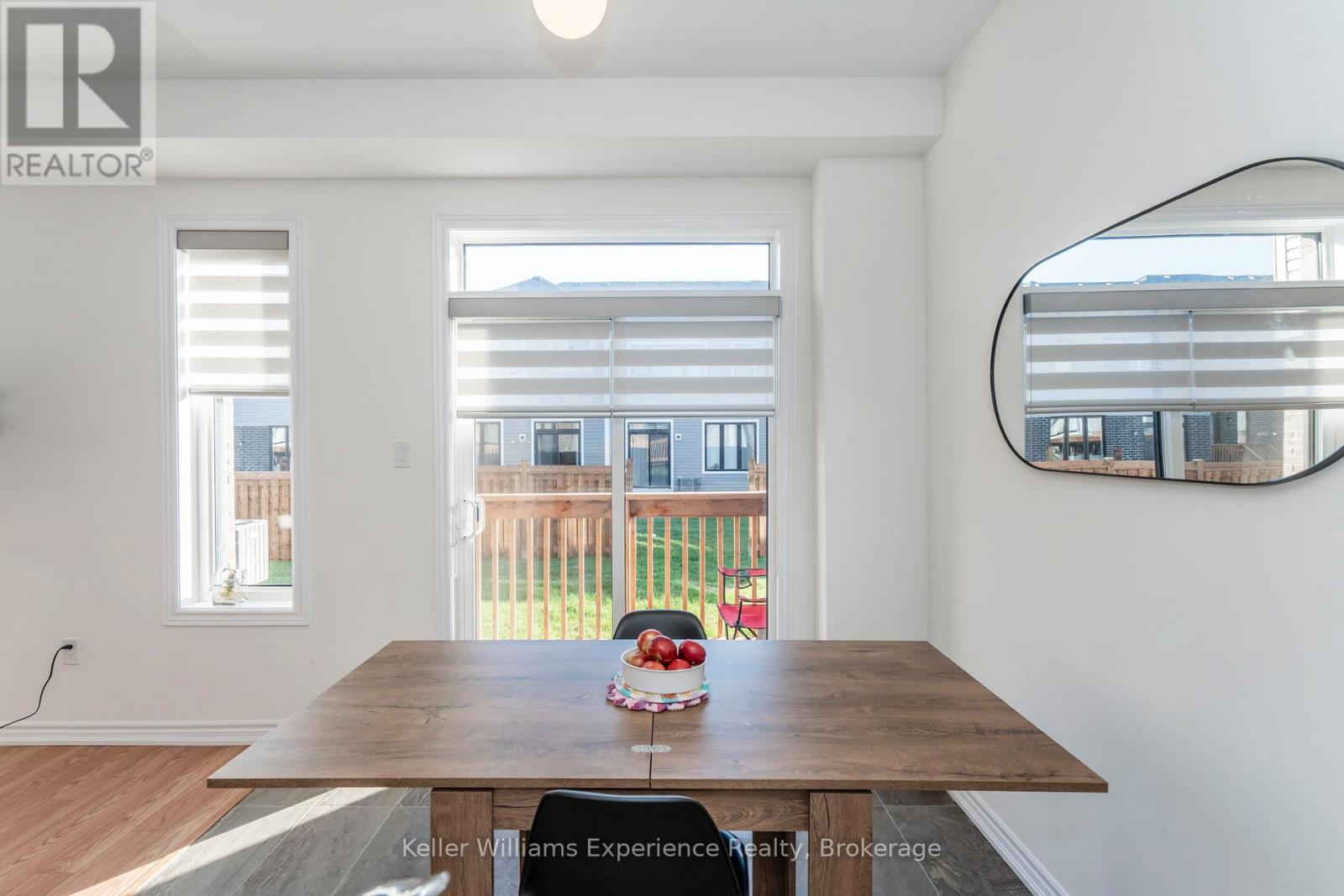 12 Durham Avenue, Barrie, Ontario  L9J 0W7 - Photo 6 - S12446538