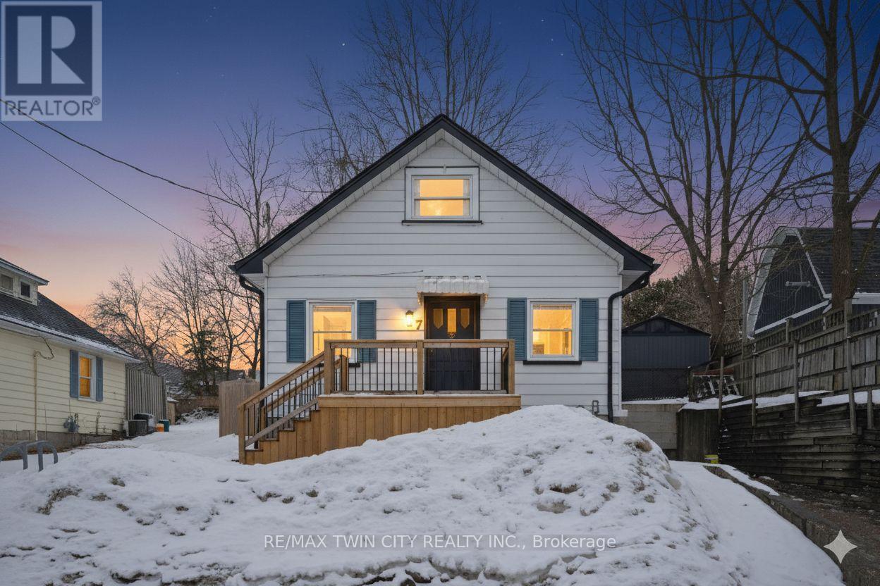 7 RIVERSIDE DRIVE W, Woolwich, Ontario