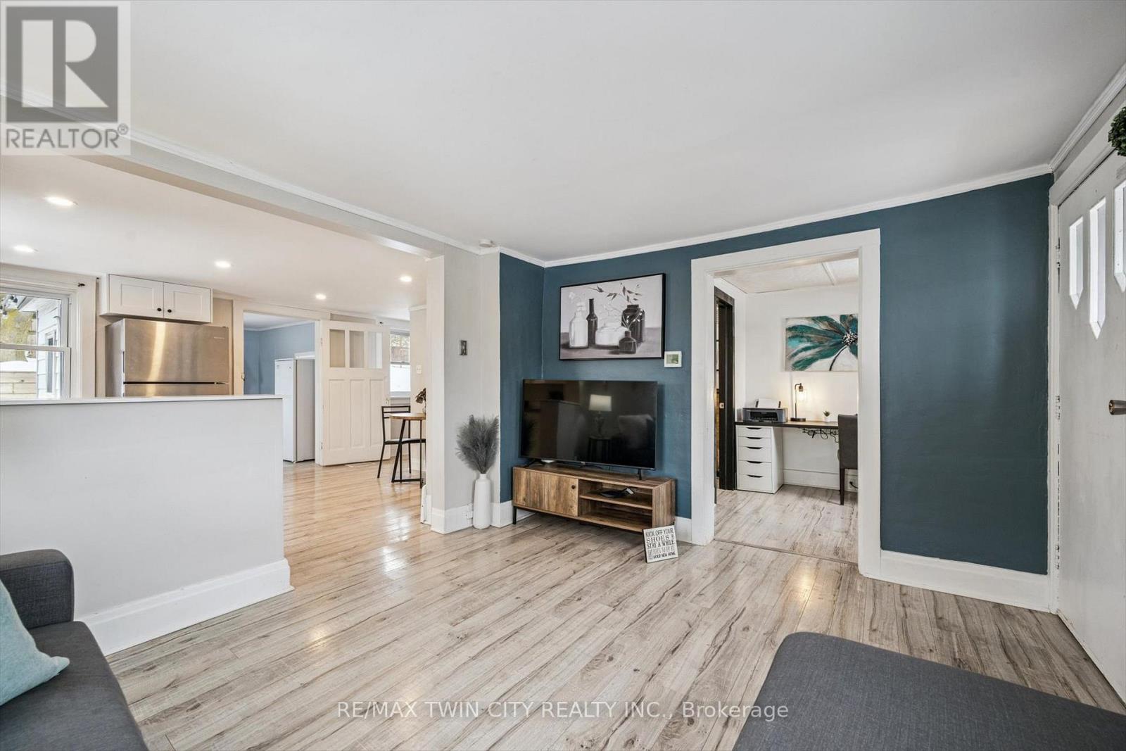 7 Riverside Drive W, Woolwich, Ontario  N3B 1P9 - Photo 11 - X12697036