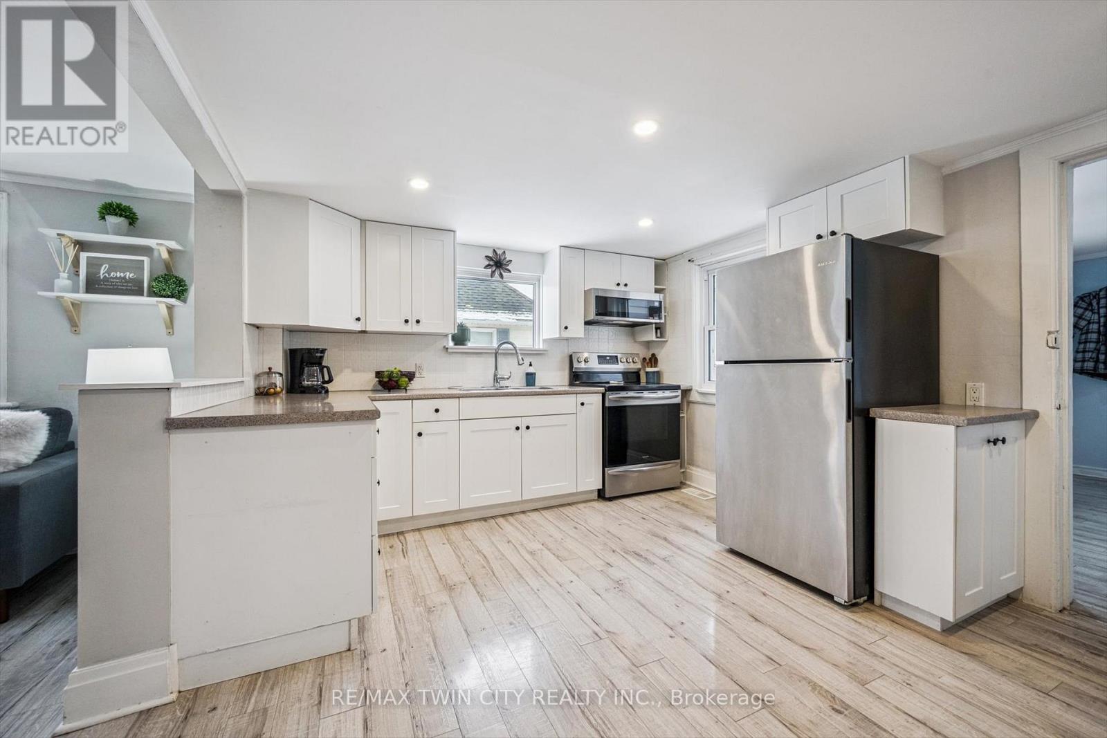 7 Riverside Drive W, Woolwich, Ontario  N3B 1P9 - Photo 17 - X12697036