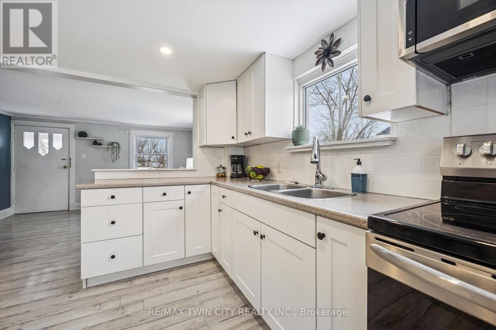 7 Riverside Drive W, Woolwich, Ontario  N3B 1P9 - Photo 19 - X12697036