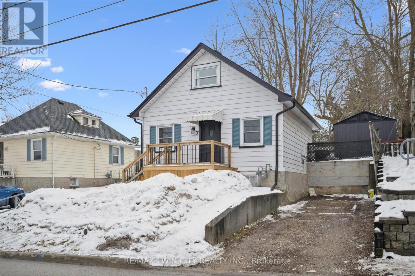 7 Riverside Drive W, Woolwich, Ontario  N3B 1P9 - Photo 3 - X12697036