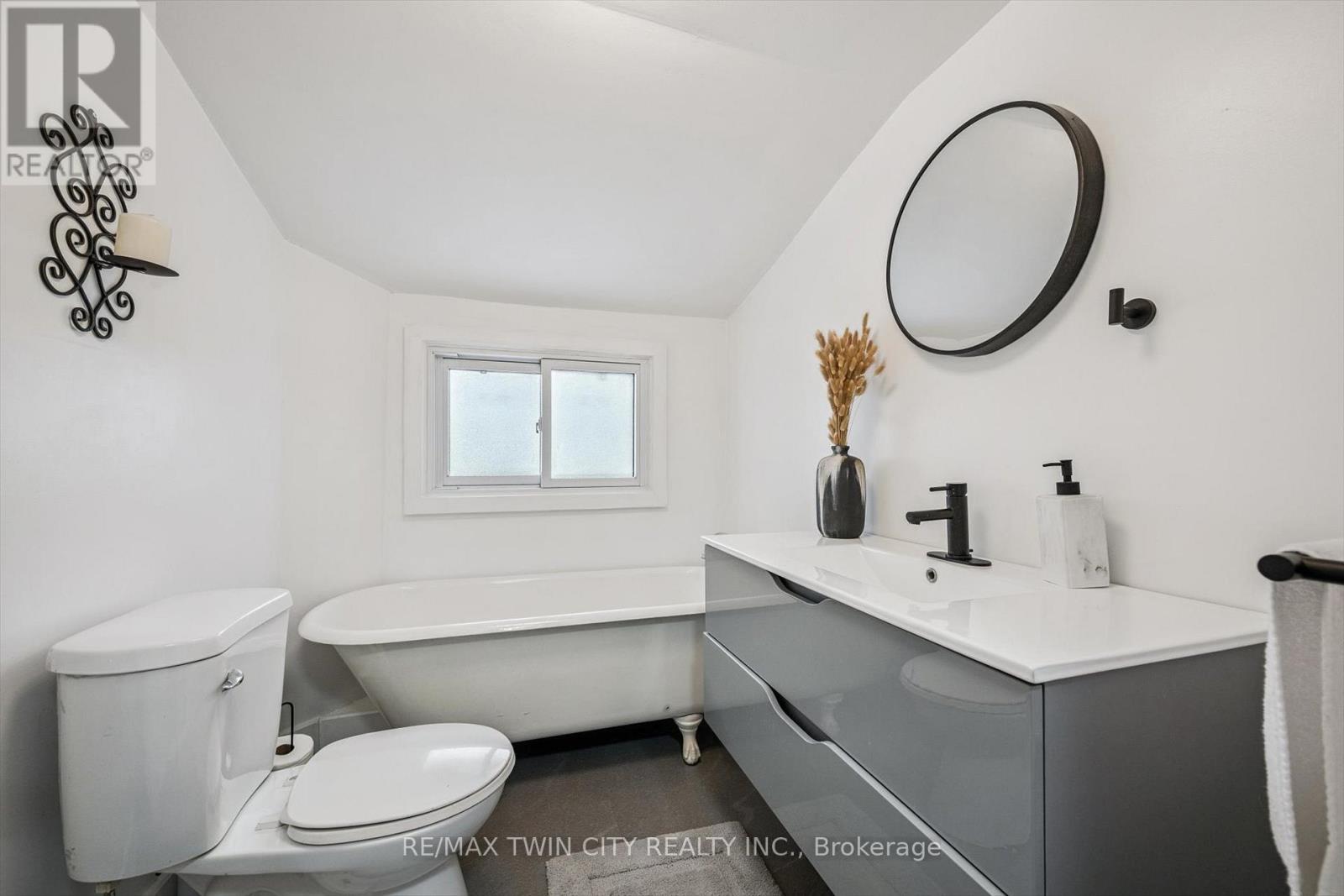 7 Riverside Drive W, Woolwich, Ontario  N3B 1P9 - Photo 31 - X12697036