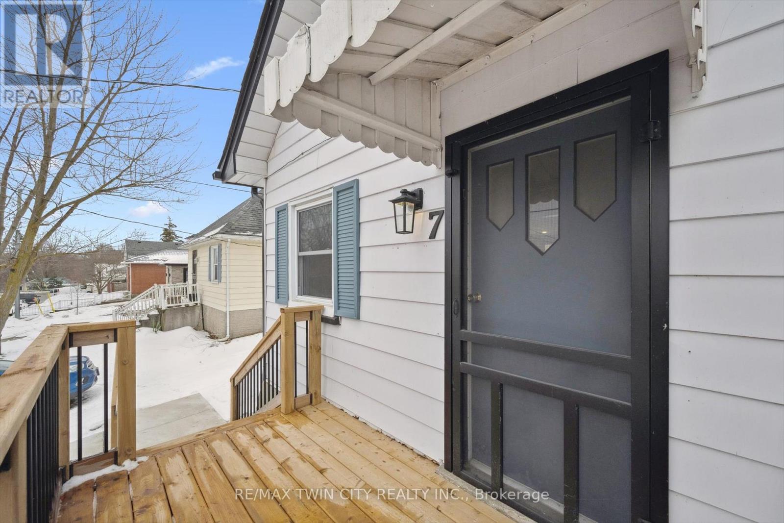 7 Riverside Drive W, Woolwich, Ontario  N3B 1P9 - Photo 6 - X12697036